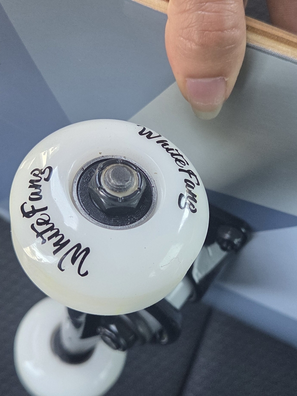 WhiteFangs Skateboard